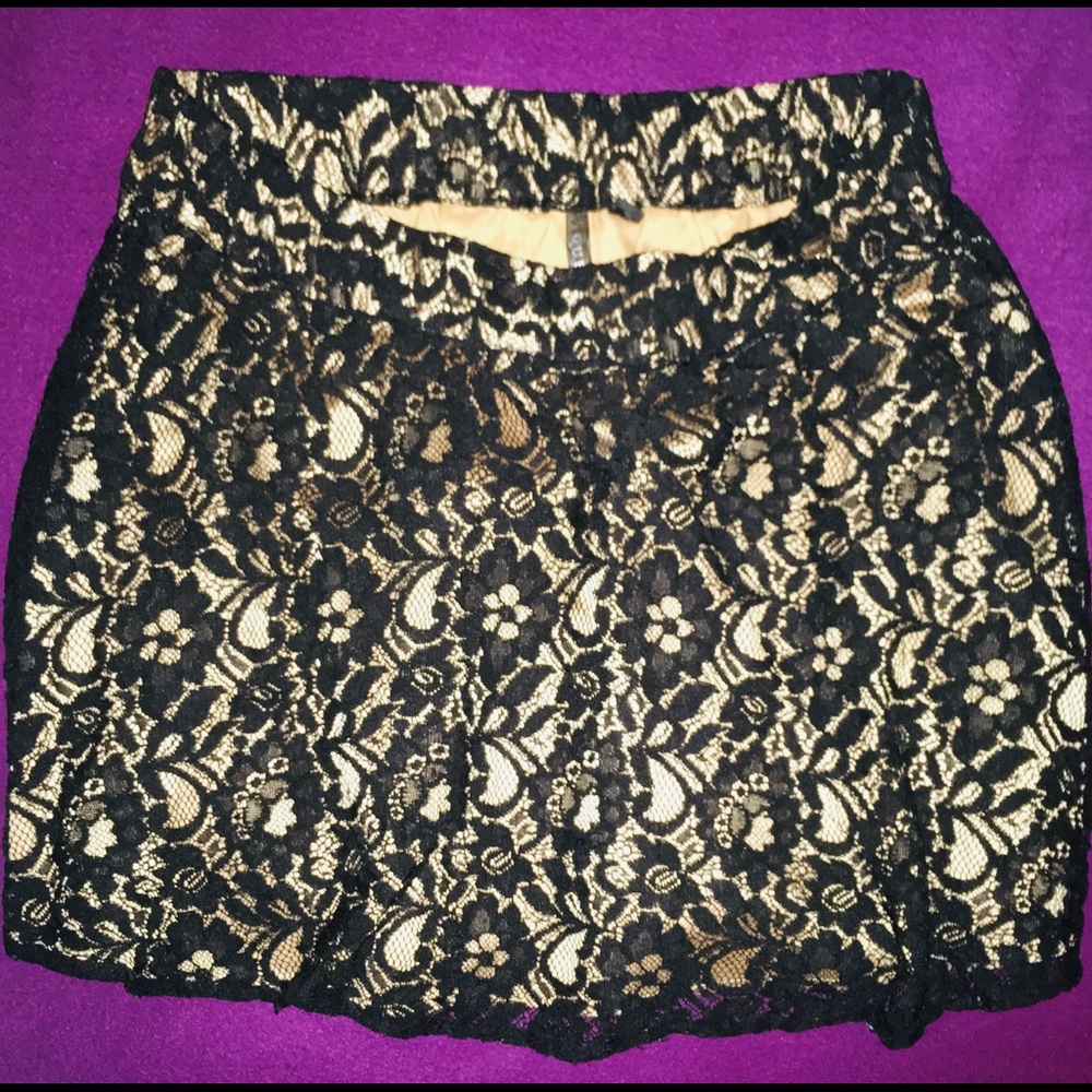Lace mini a line skirt